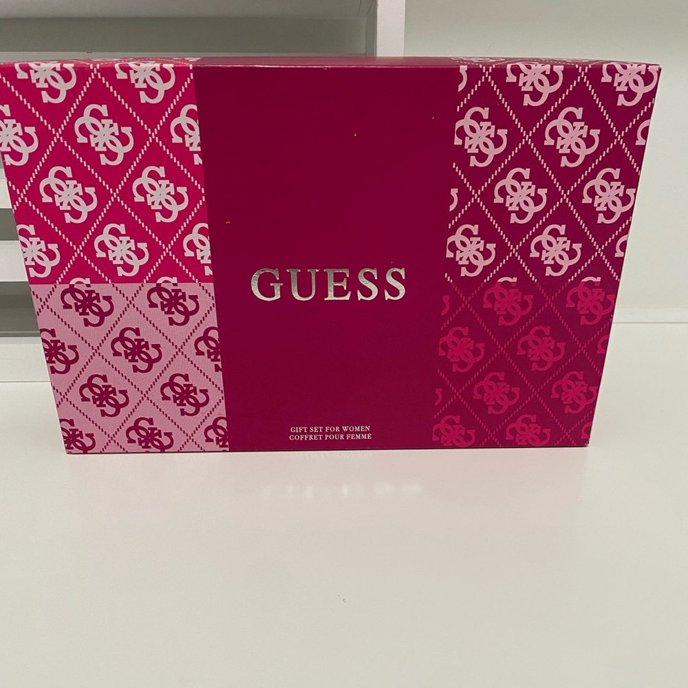 GUESS Pink Gift Set - Picture 2 of 2